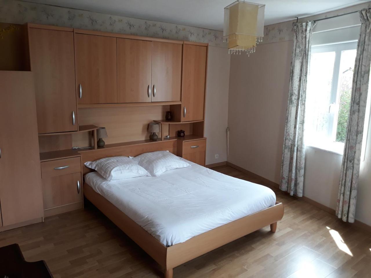 Hotel De La Gare Sainte-Gauburge-Sainte-Colombe エクステリア 写真