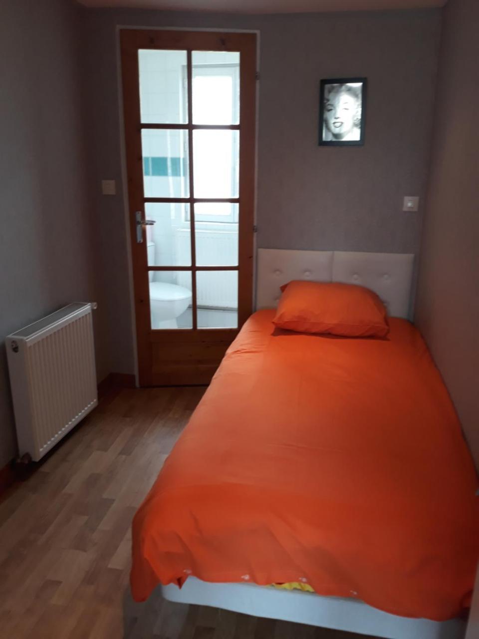 Hotel De La Gare Sainte-Gauburge-Sainte-Colombe エクステリア 写真