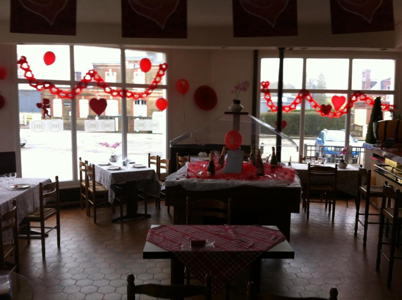 Hotel De La Gare Sainte-Gauburge-Sainte-Colombe エクステリア 写真